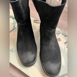 UGG: Josefene Black suede boots in size 9. Pre-owned. Very good condition.